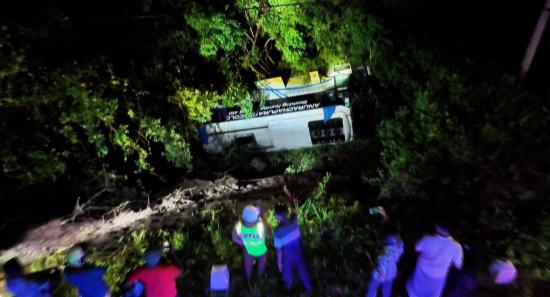 12 Injured as Bus Overturns in Puttalam